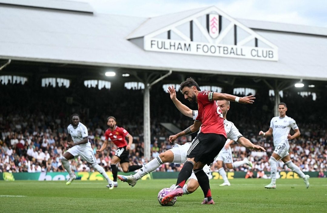 مانشستر يونايتد يحتفل بالفوز 4-0 على صباح في دوري أبطال أوروبا