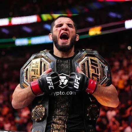لقطة لحزام بطولة العالم في منظمة UFC وتغطية انسحاب البطل