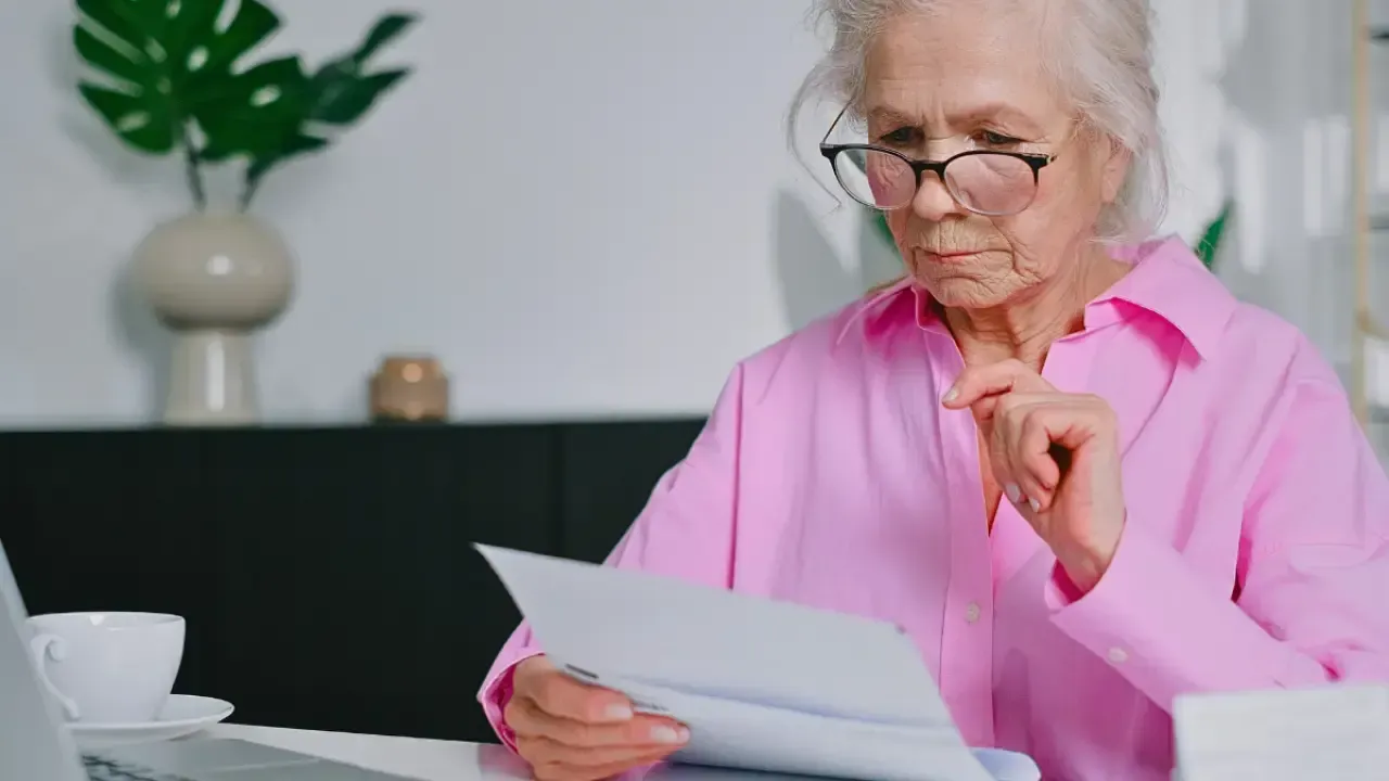 وزيرة الإدماج والضمان الاجتماعي الإسبانية تدلي ببيان صحفي حول إصلاحات المعاشات التقاعدية