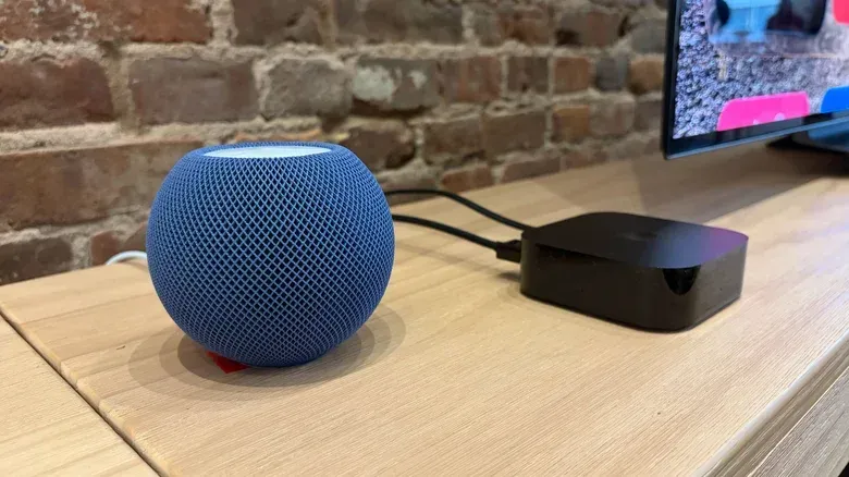 سماعة HomePod Mini 2 وجهاز Apple TV 4K الجديد في تجربة ترفيه منزلي