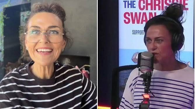 المذيعة الأسترالية كريس سوان في أستوديو إذاعة Nova FM.